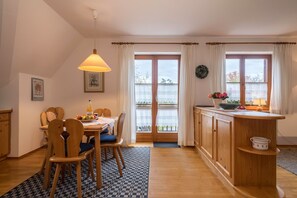Dining - Lovely Apartment ‘Apfelblüte’ on Farm House with Balcony and Mountain View (Lindau)
