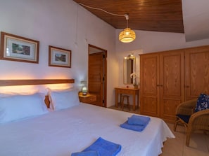 2 chambres, bureau, accès Internet