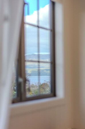 Interior - The Shepherds Legacy hut with lake and mountain views/pet friendly (Bay of Plenty)