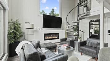 Smart-TV, Kamin, Stereoanlage