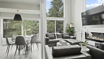 Smart-TV, Kamin, Stereoanlage