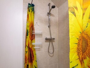 Towels - Sunflower Cottage by Interhome (Bridge of Marnoch)