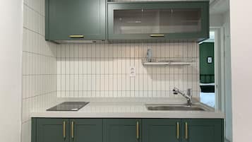 Comfort Apartment, 2 Bedrooms | Private kitchen | Fridge, microwave, stovetop, cookware/dishes/utensils