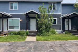 Exterior - Dog-Friendly w/Mtn View+Steps to Free Mtn/Town Bus Stop-W/D in Unit-Private Grill/Deck-On Core Trail (Steamboat Springs)