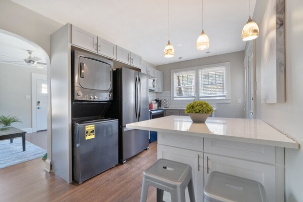 Fridge, microwave, stovetop, dishwasher