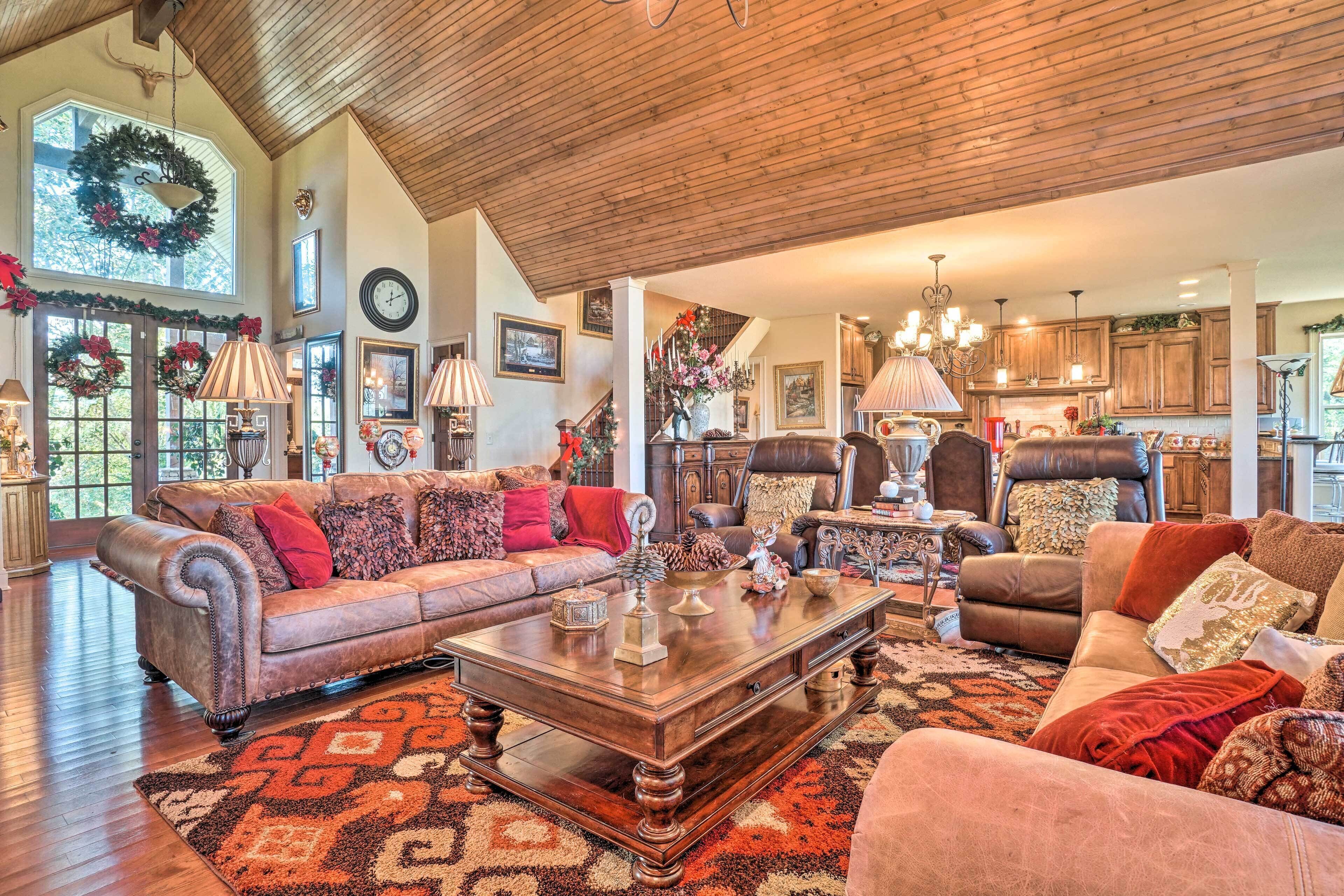Upscale Mountain Escape w/ View, 10 Mi to Dwtn!