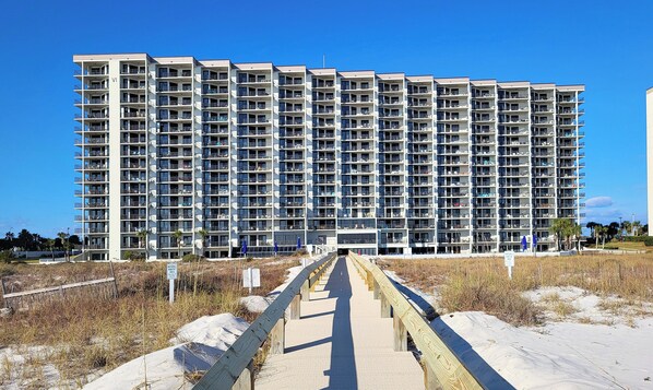 المنشأة من الخارج