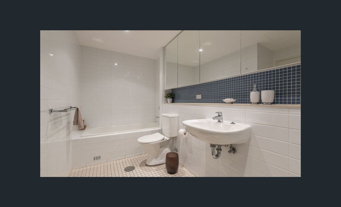 Glenelg getaway - Liberty Luxury — image 9