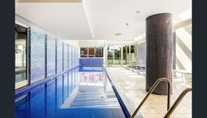 Inomhuspool och uppvärmd pool