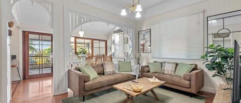 Flat-screen TV, Netflix, streaming services