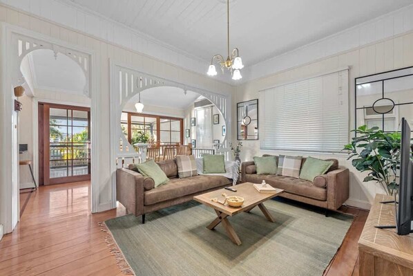 Flat-screen TV, Netflix, streaming services