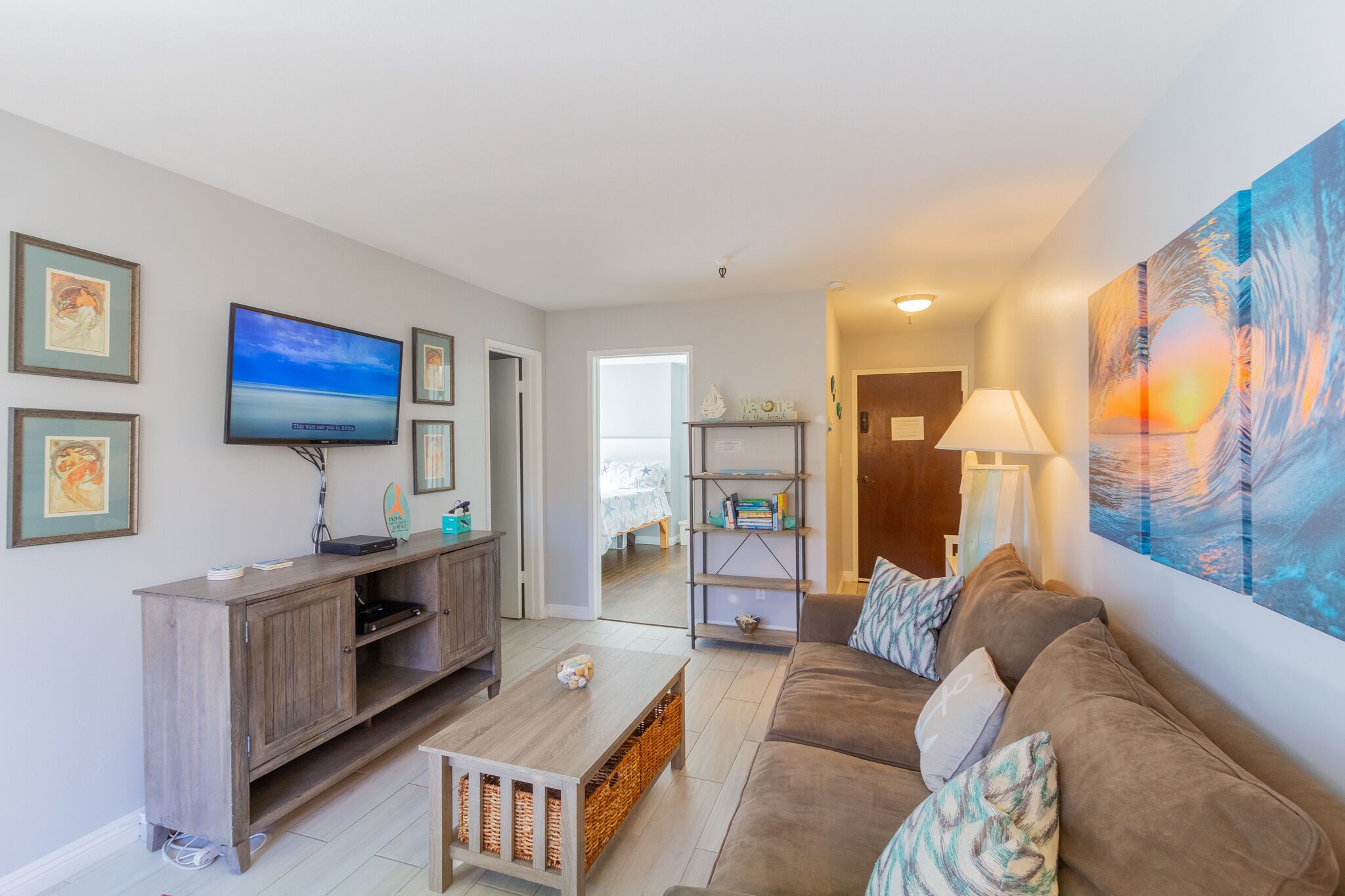Walk to the Beach Condo w/Parking, King Bed, Grill