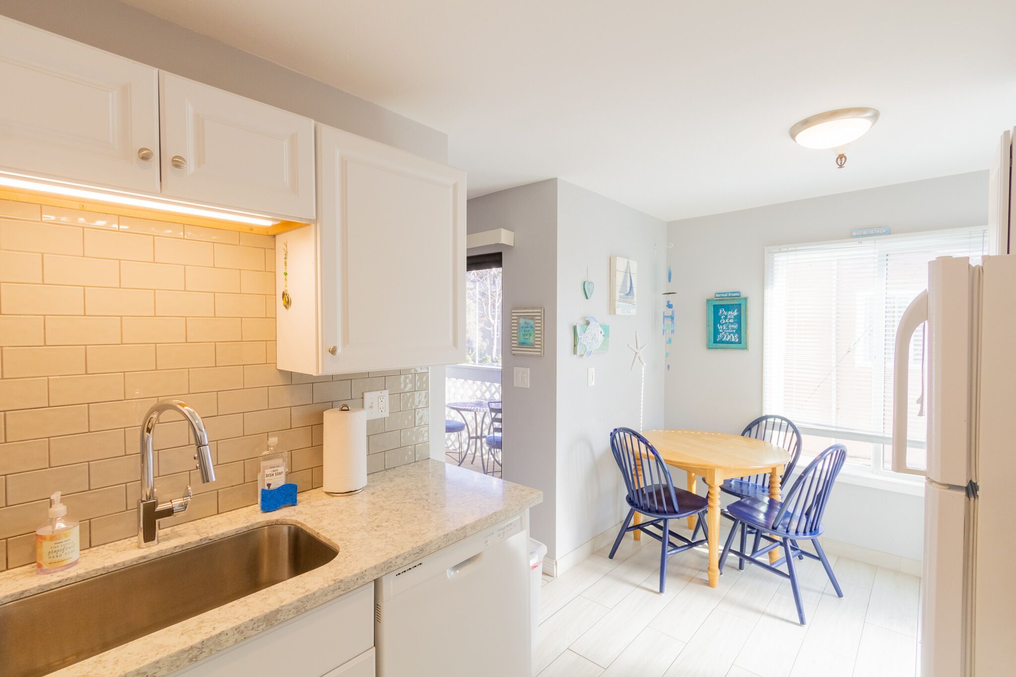 Walk to the Beach Condo w/Parking, King Bed, Grill