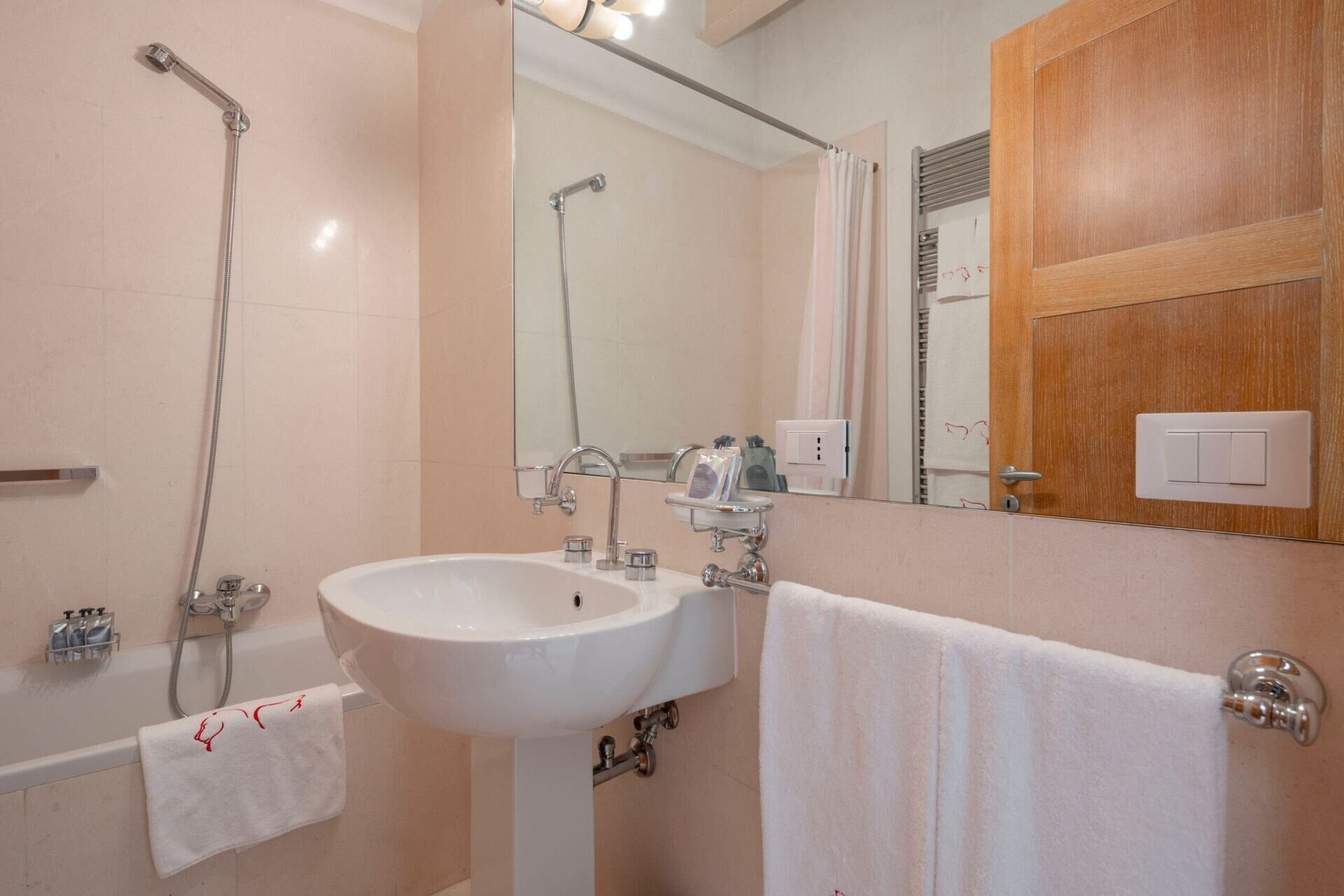 The Waterview Alcove