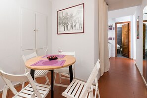 Dining - Minerva in Pantheon apartment (Rome)