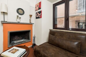 Interior - Minerva in Pantheon apartment (Rome)