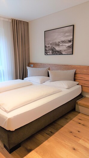 Superior Apartment, 1 Bedroom, Non Smoking | Hypo-allergenic bedding, in-room safe, blackout curtains, soundproofing