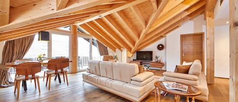 Panoramic Suite, 2 Bedrooms, Non Smoking, Mountain View | Living area