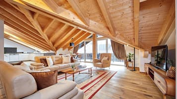 Suite panoramica, 2 camere da letto, non fumatori, vista montagna | Biancheria da letto ipoallergenica, cassaforte in camera