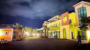 A brightly lit hotel with multiple floors and a central courtyard. - Sanbangsan Parktel - Hostel (Seogwipo)