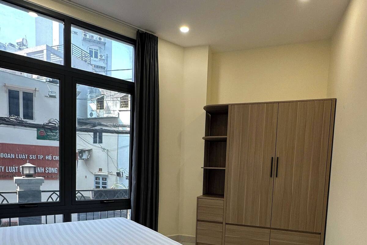 Apartemen Keluarga, 2 kamar tidur | Minibar, meja kerja, ruang kerja ramah laptop, dan tirai kedap cahaya