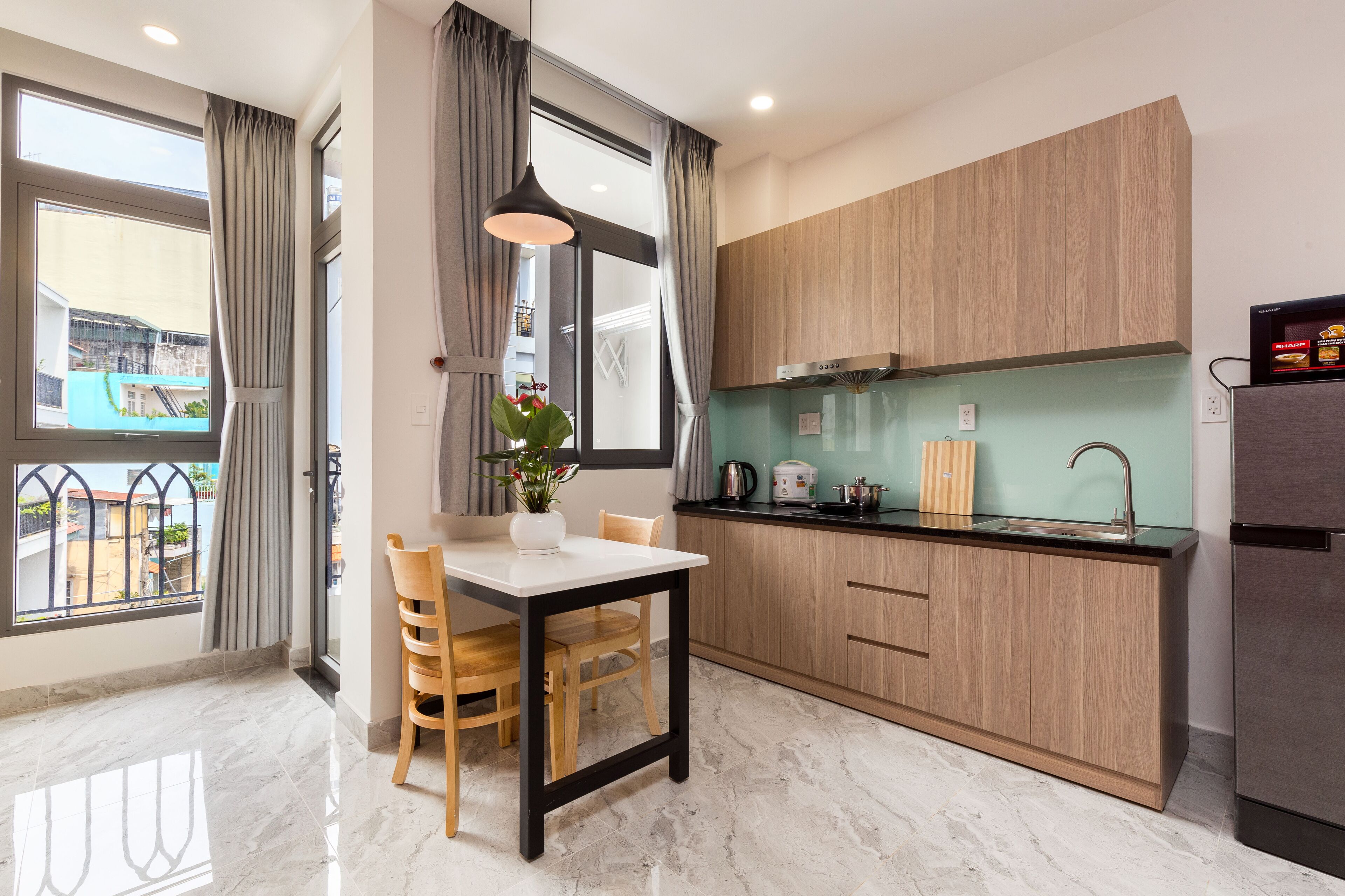 大冰箱、微波炉、炉灶、电饭煲