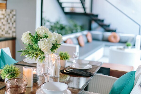 In-room dining - Villa Habibi (Ungasan)