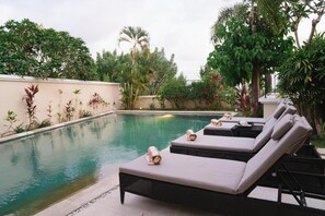 Outdoor pool - Teras Karma Villa (Ungasan)