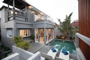 Kolam renang outdoor