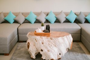 Villa (4 Bedrooms) | Living room