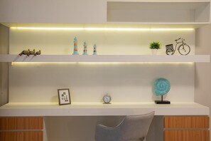 4 kamar tidur, setrika/meja setrika, Wi-Fi gratis, dan seprai linen