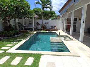 حمّام سباحة خارجي