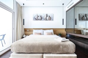 2 bedrooms, laptop workspace, iron/ironing board, WiFi