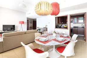 Dining - Full SEA Views! Gorgeous 2BR in JBR - Sleeps 6 (Dubai)