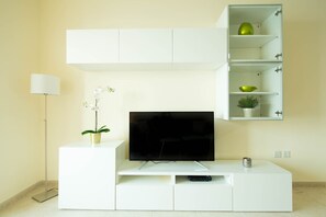Interior - Light & Contemporary 1BR in Marina - Sea Views! (Dubai)