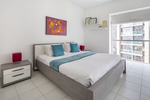 2 Schlafzimmer, laptopgeeigneter Arbeitsplatz, Bügeleisen/Bügelbrett