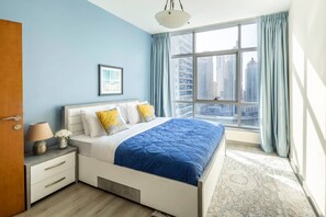 2 bedrooms, iron/ironing board, WiFi, bed sheets - Luxurious 2BR w/ Stunning Marina Views - Minutes From Dubai Metro & Tram! (Dubai)