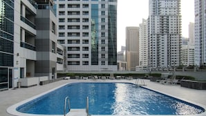 Unclassified image, 4 of 24, button - Luxurious 2BR w/ Stunning Marina Views - Minutes From Dubai Metro & Tram! (Dubai)