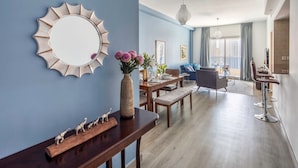 Unclassified image, 5 of 24, button - Luxurious 2BR w/ Stunning Marina Views - Minutes From Dubai Metro & Tram! (Dubai)