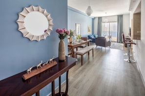 Interior - Luxurious 2BR w/ Stunning Marina Views - Minutes From Dubai Metro & Tram! (Dubai)