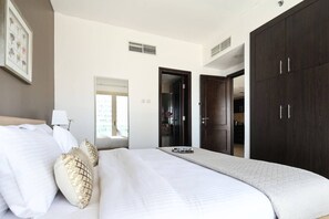 2 bedrooms, laptop workspace, iron/ironing board, WiFi - Breathtaking Beach Views in This 2BR in Marina! (Dubai)