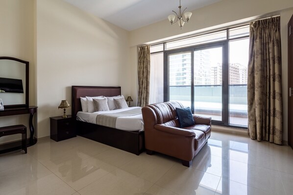 พื้นที่ทำงานแบบใช้แล็ปท็อป, เตารีด/โต๊ะรีดผ้า, Wi-Fi, ผ้าปูที่นอน