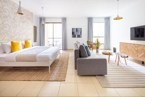 Laptop workspace, iron/ironing board, WiFi, bed sheets