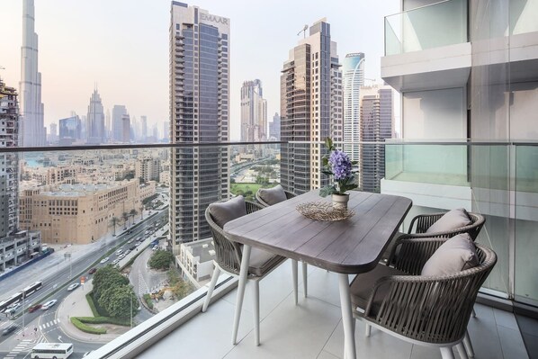 Balcony - Stunning Studio w/ Burj Khalifa View! (Dubai)