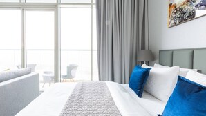 Room - Refined Studio Apartment in Dubai Marina (Dubai)