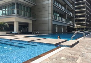 Outdoor pool - Spacious Studio in new 8 Boulevard Walk! (Dubai)