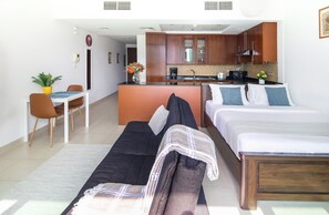 Laptop workspace, iron/ironing board, WiFi, bed sheets - Spacious Studio in new 8 Boulevard Walk! (Dubai)