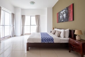 2 bedrooms, laptop workspace, iron/ironing board, bed sheets - Stylish 2BR Apartment In Business Bay (Dubai)