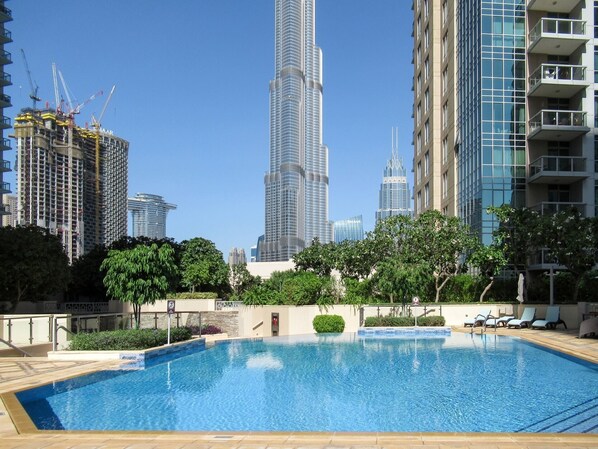 Outdoor pool - Spectacular 2BR in Upscale Burj Khalifa District (Dubai)