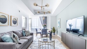 Living room - Exceptional 2BR Apartment in Dubai Marina (Dubai)